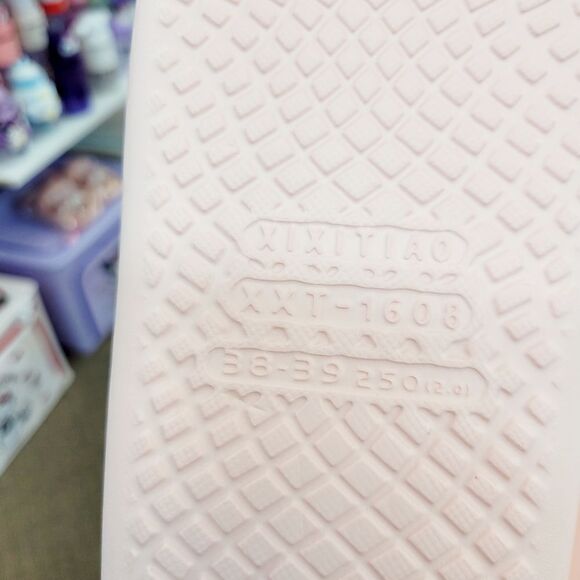 Brand New Sanrio Hello Kitty Slippers Size: US 7.5 - 8.5 - Picture 9 of 9